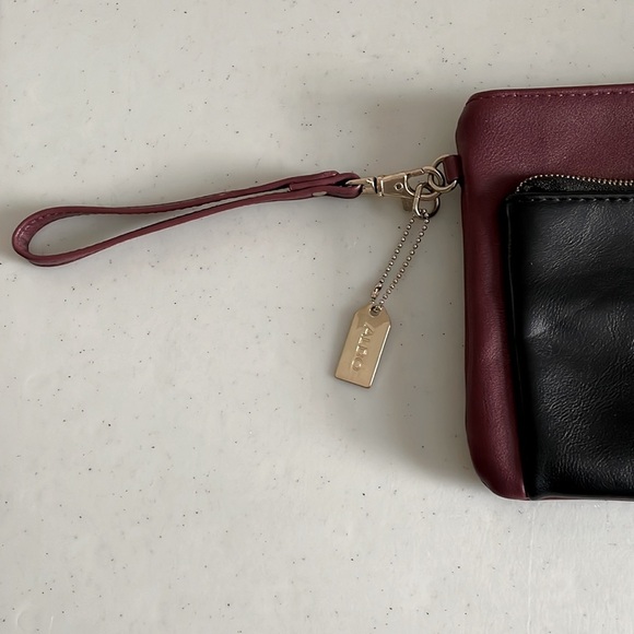 Aldo wristlet - Picture 2 of 8